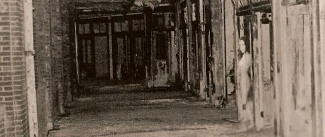 10 Creepy Photos of Apparitions Captured in Haunted Hospitals and Insane Asylums