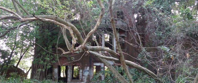 8 Creepy Abandoned Mansions from Around the World