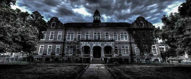 This Haunted House Attraction in Pennsylvania Is Set Inside a Real-Life Haunted Asylum
