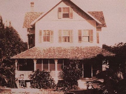 The Creepy History of Florida's Riddle House 